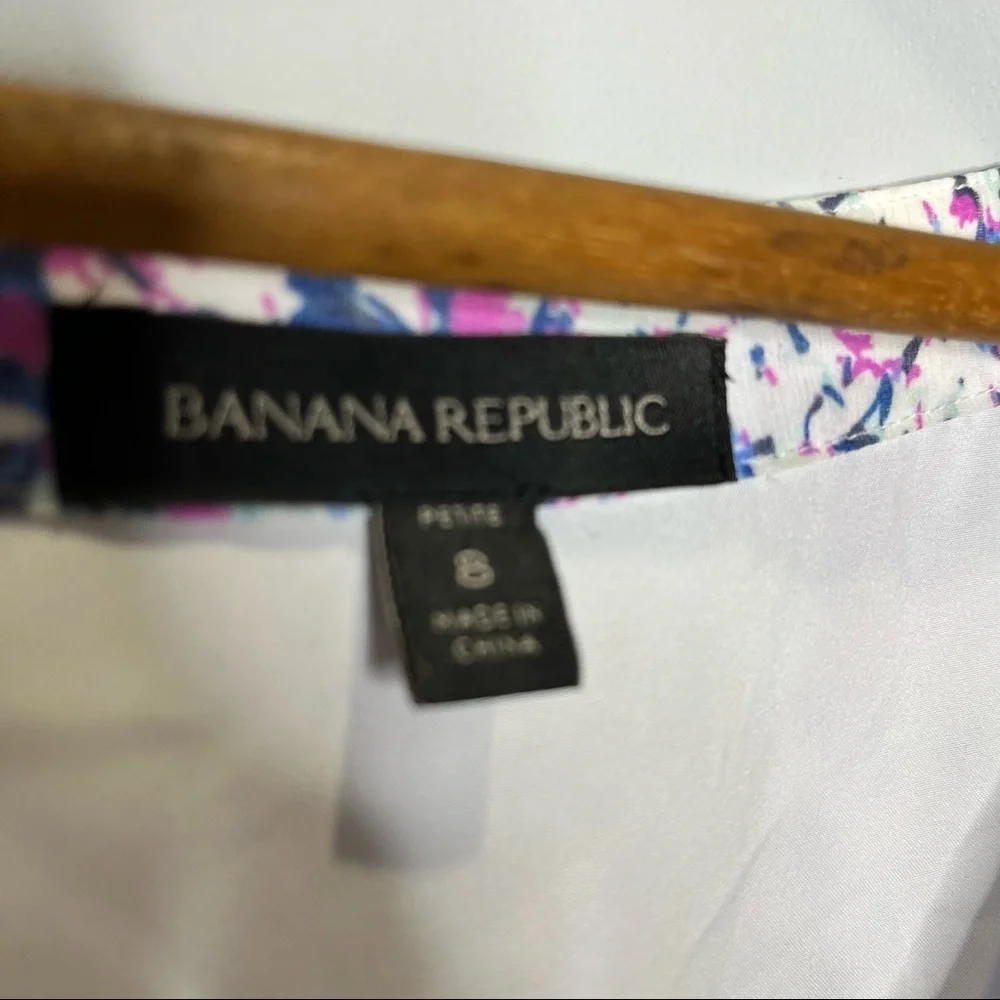🦋🌙 BANANA REPUBLIC | Purple and White Floral V-Neck Dress - Picture 6 of 9